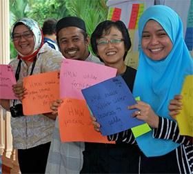 Researchers from UTM use collaborative innovation skills to engage the community of Air Papan, Malaysia. Photo Credit: GKI